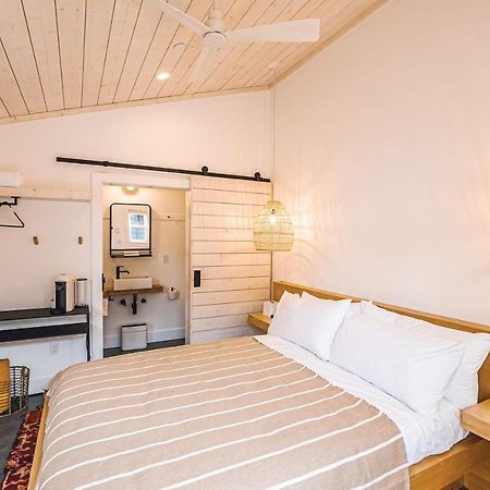 Mini Shortboard Room With A Queen Bed Стінсон-Біч Екстер'єр фото